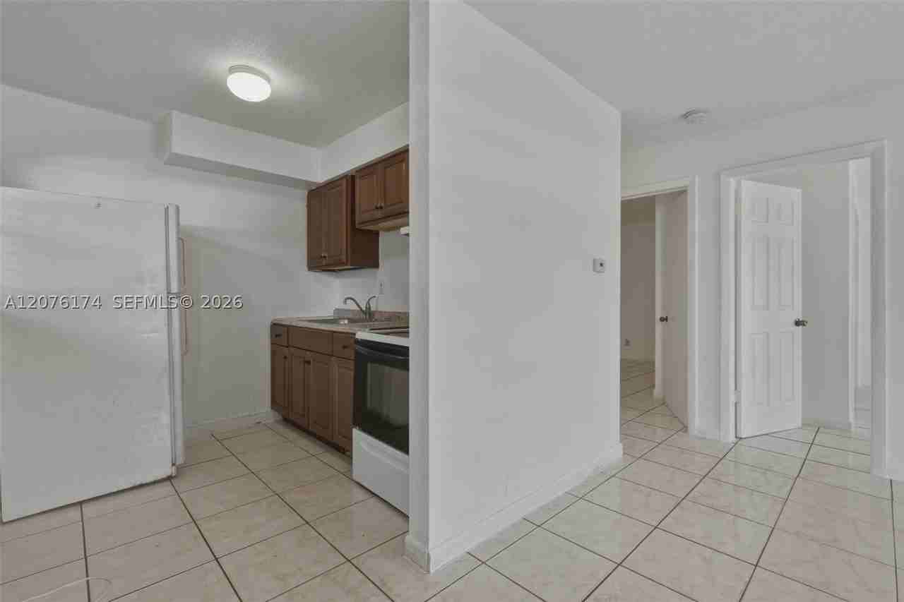 2140 Nw 21st Ter #N - Photo 6 of 24