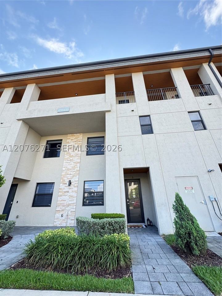 10413 Nw 82nd St #3 - Photo 3 of 44
