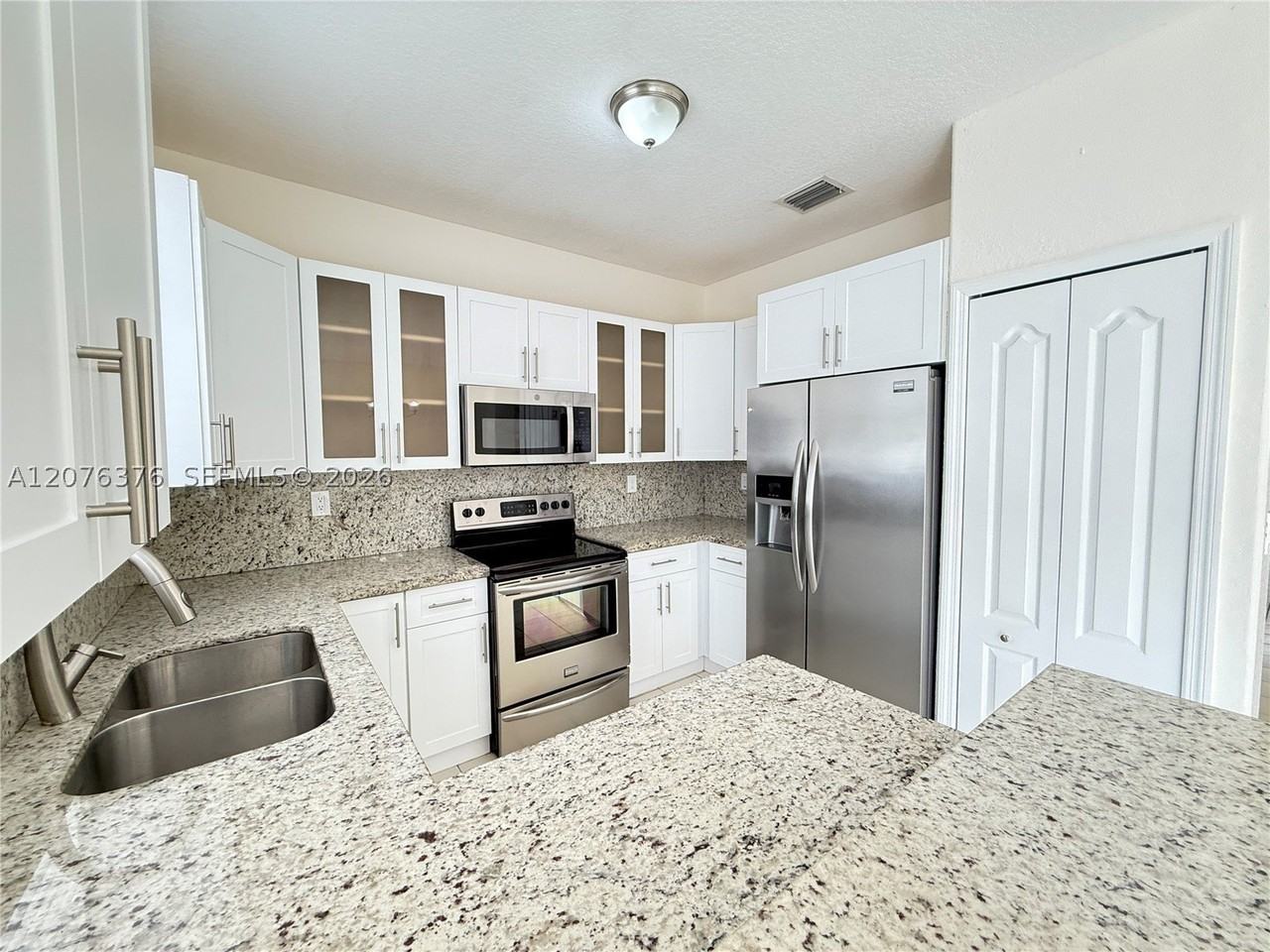 15131 Sw 23rd Ln #0 - Photo 5 of 21