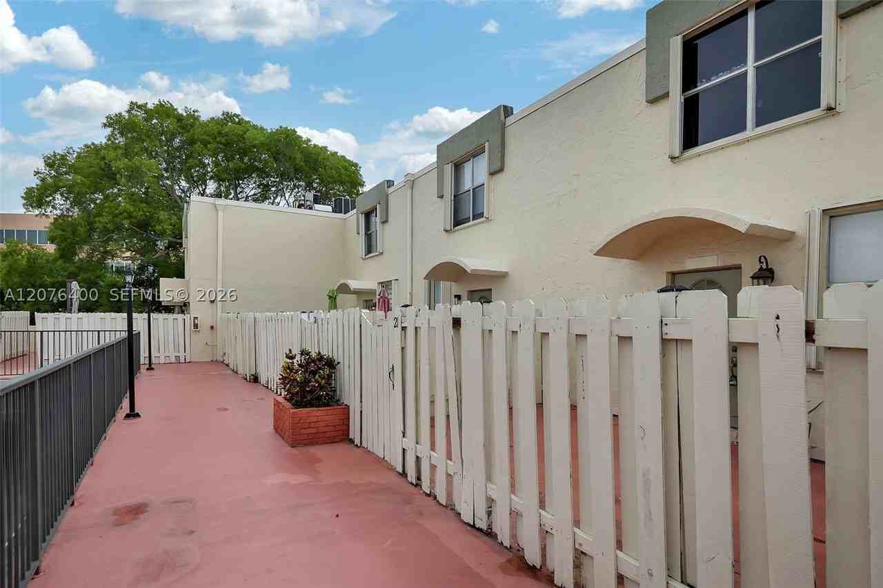 1655 Ne 115th St #21B - Photo 2 of 30