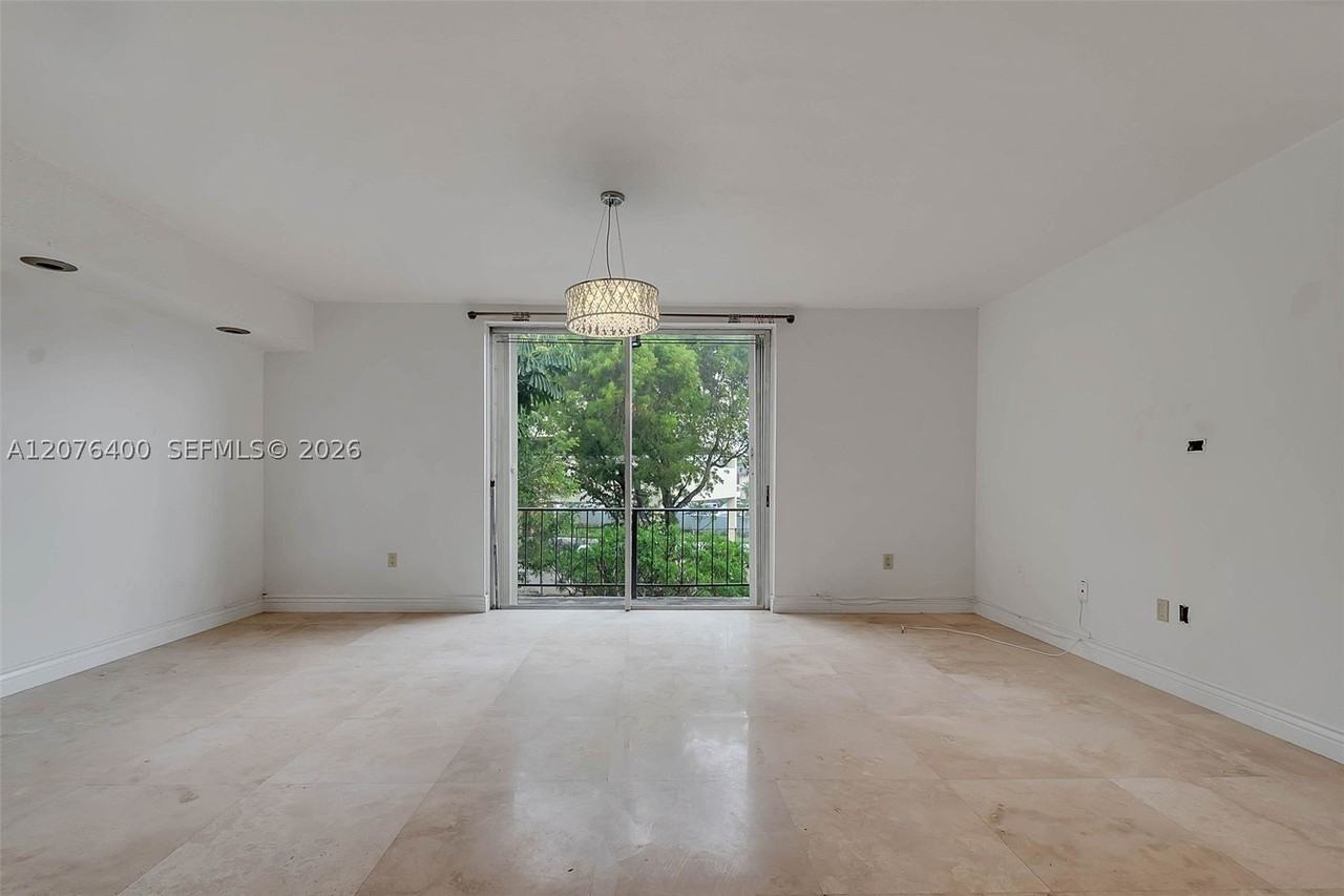 1655 Ne 115th St #21B - Photo 7 of 30