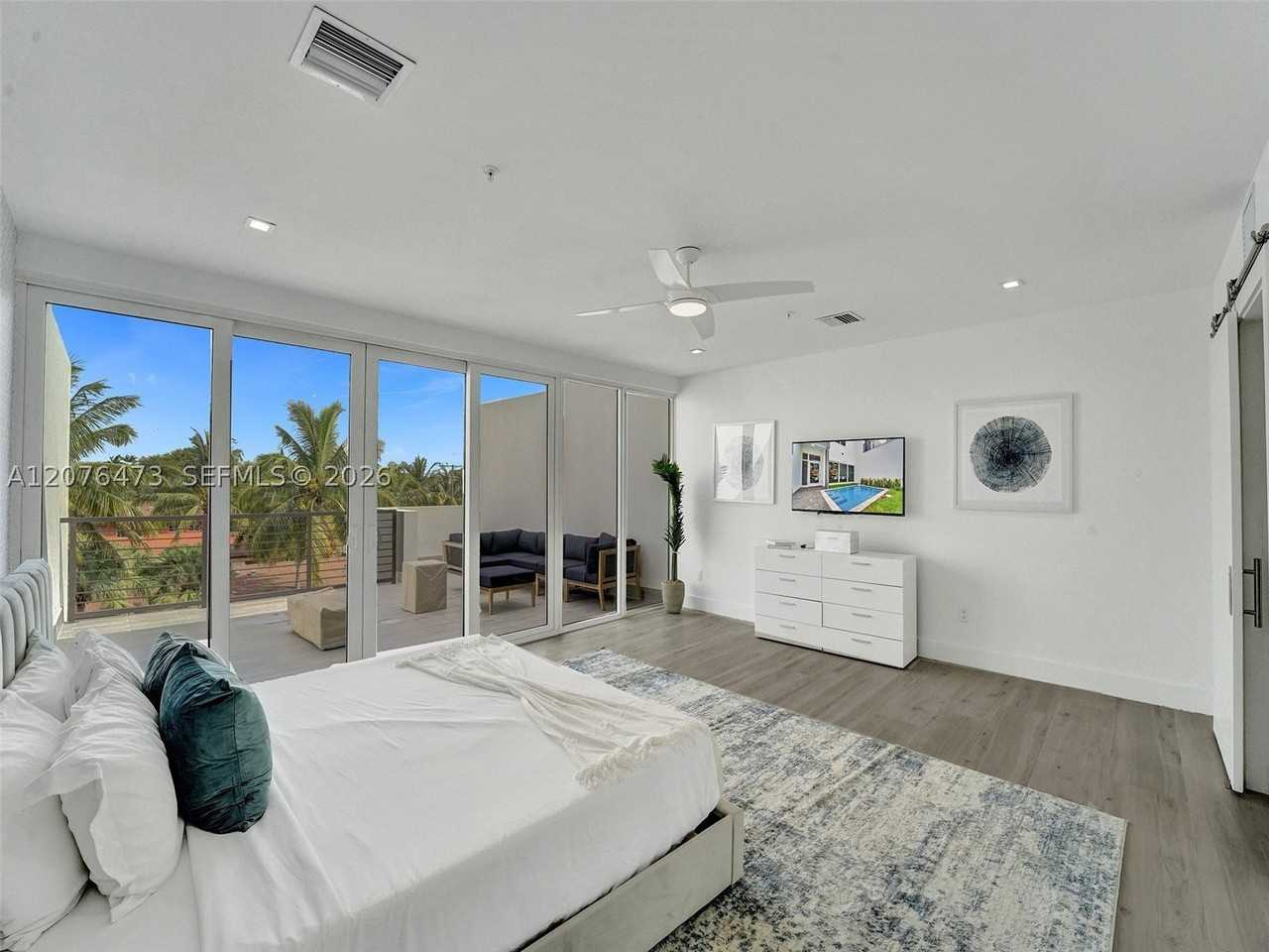 1226 Ne 15th Ave - Photo 3 of 50