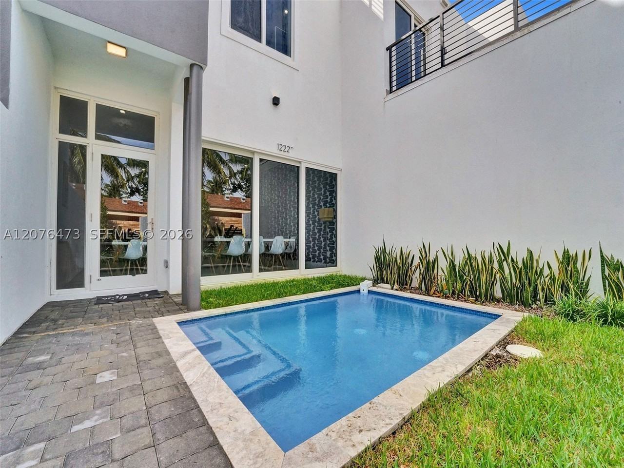 1226 Ne 15th Ave - Photo 4 of 50