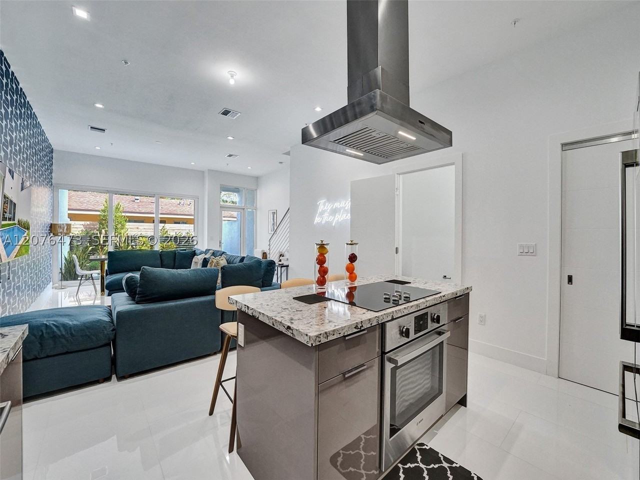 1226 Ne 15th Ave - Photo 5 of 50