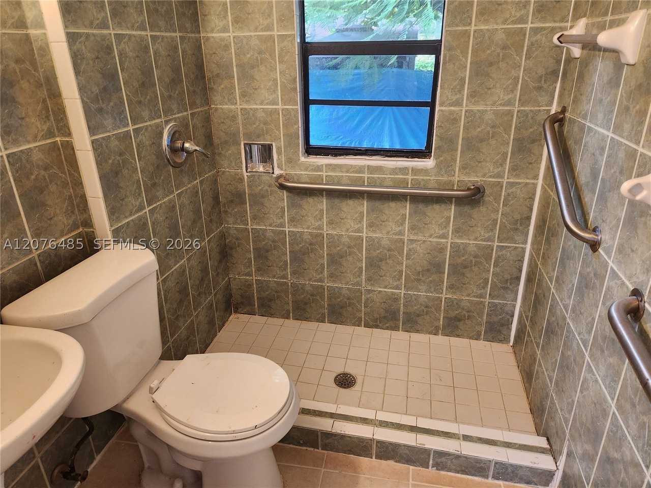 2129 Nw 44th St #2129 - Photo 5 of 7
