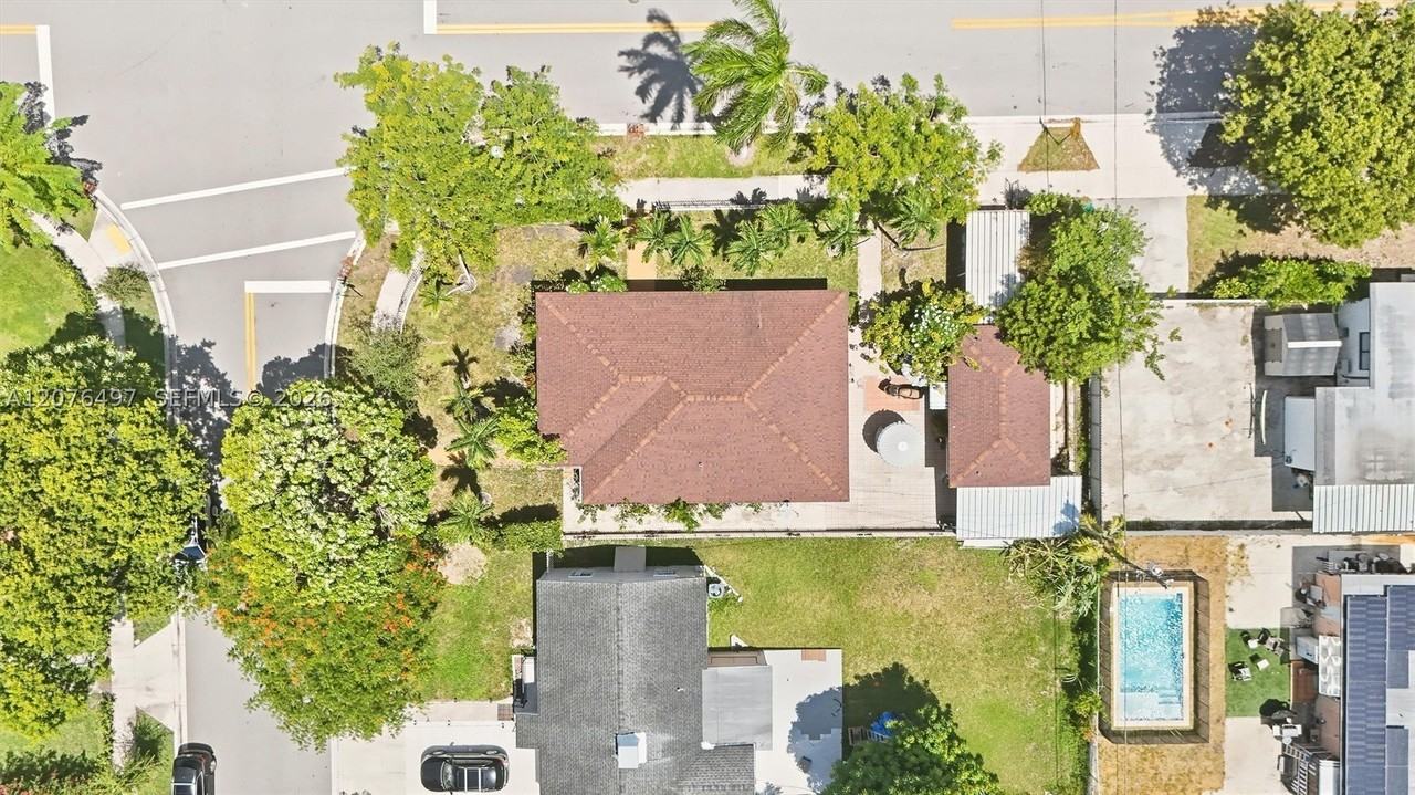 1200 Sw 18th Ave - Photo 4 of 36