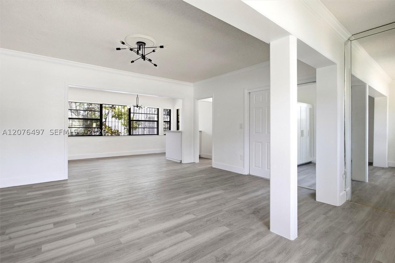 1200 Sw 18th Ave - Photo 5 of 36