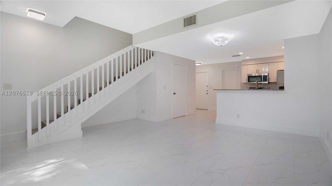 1492 Veracruz Ln #4-4 - Photo 5 of 44