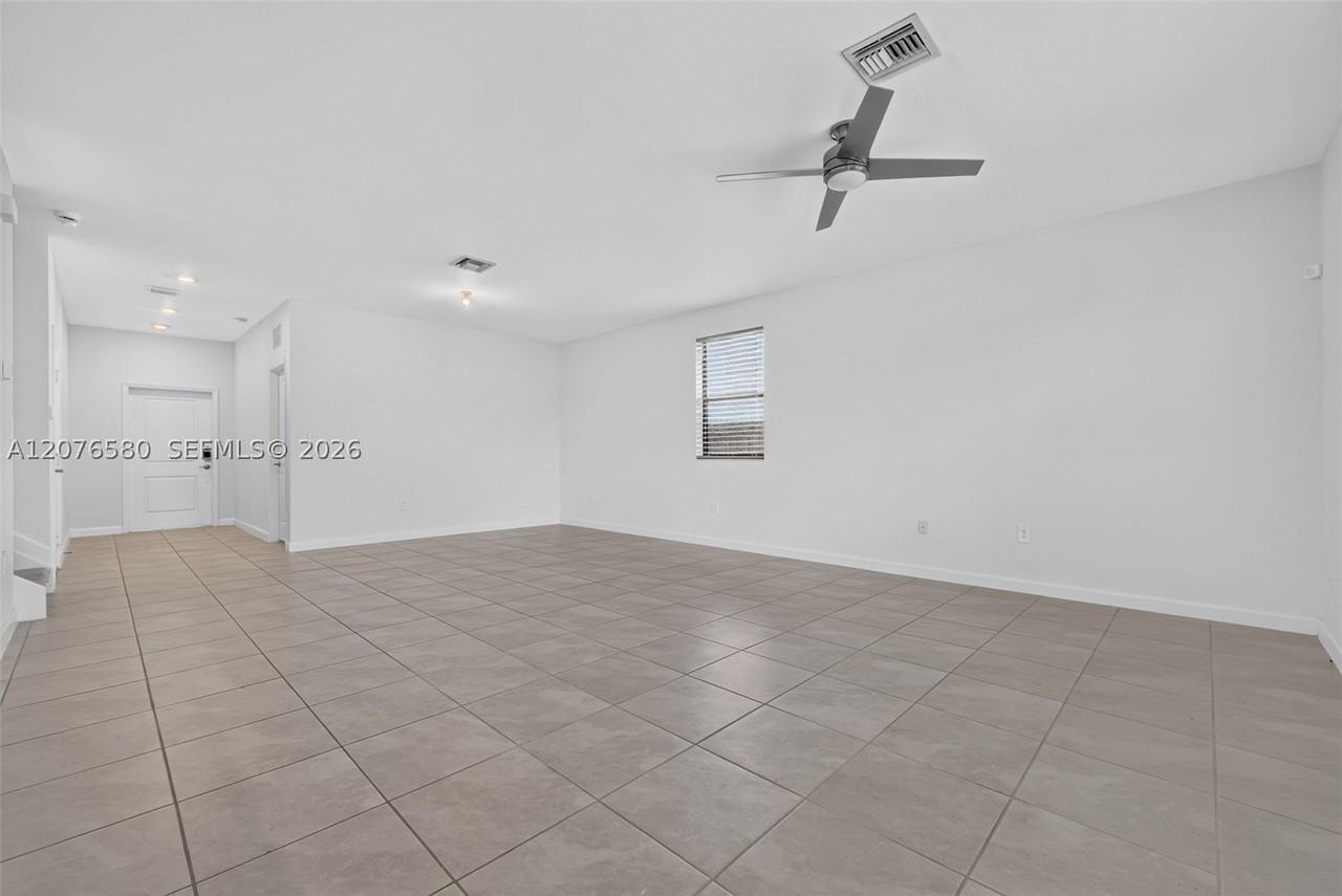 11942 Sw 239th St #11942 - Photo 3 of 39