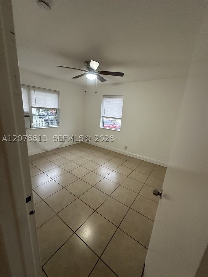 409 Sw 4th Ter #W - Photo 2 of 4