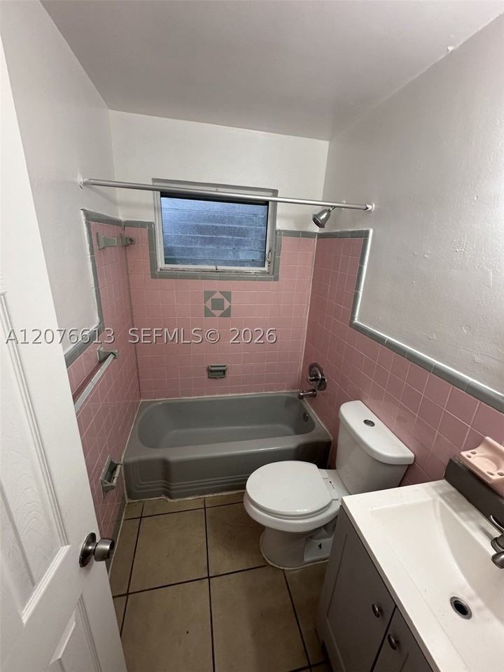 409 Sw 4th Ter #W - Photo 4 of 4