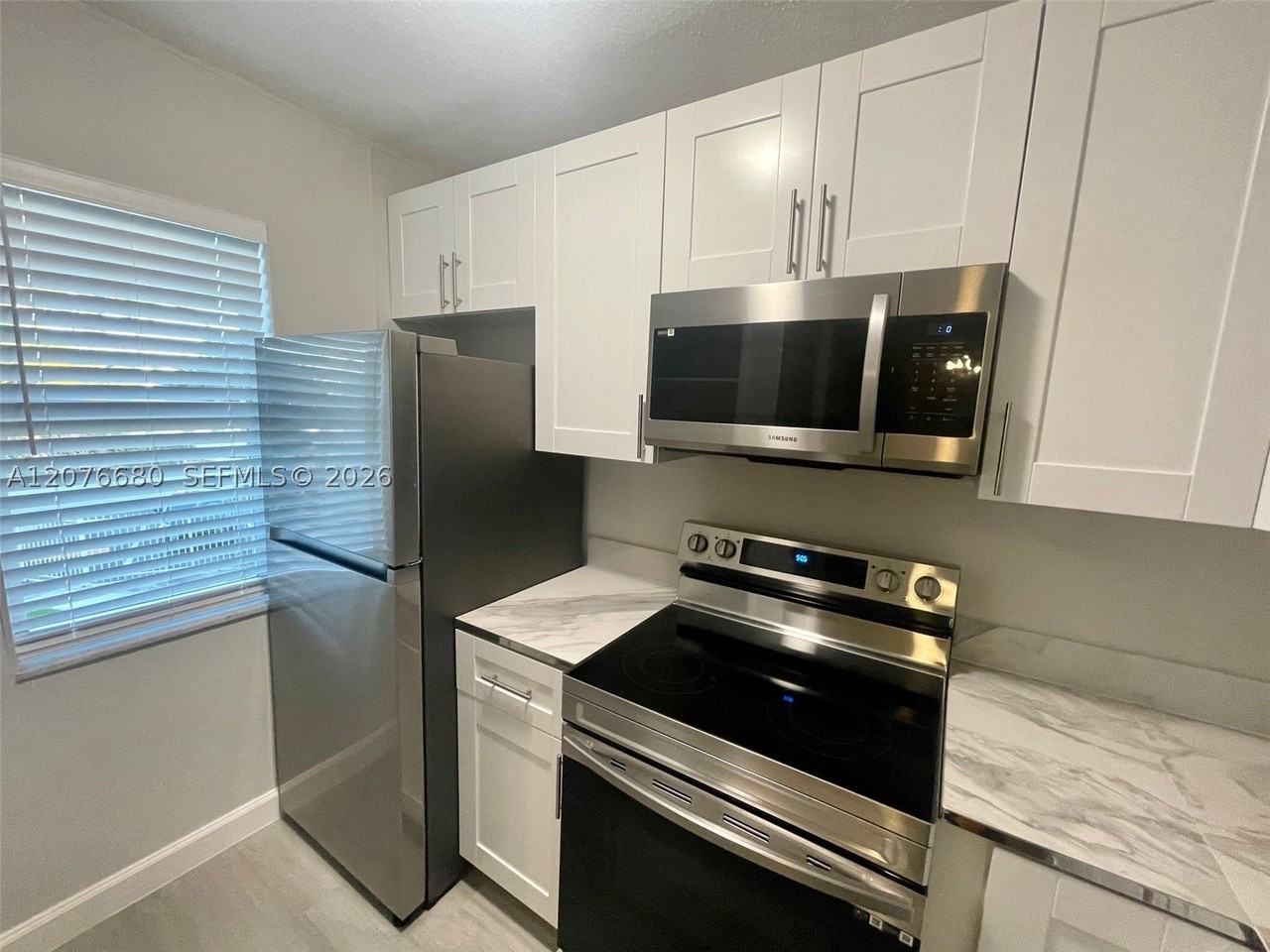 1077 Se 22nd Ave #N8 - Photo 4 of 19