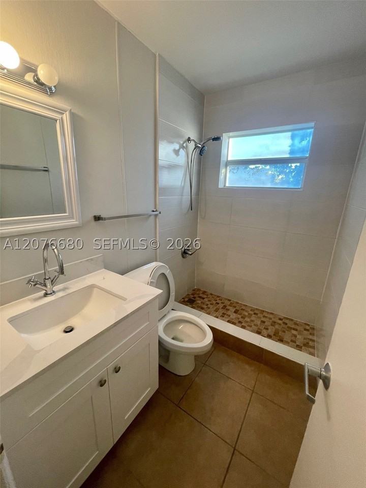1077 Se 22nd Ave #N8 - Photo 6 of 19