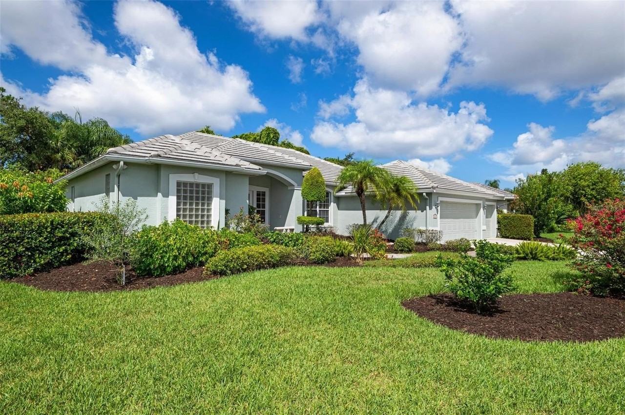 5249 Far Oak Cir - Photo 3 of 25