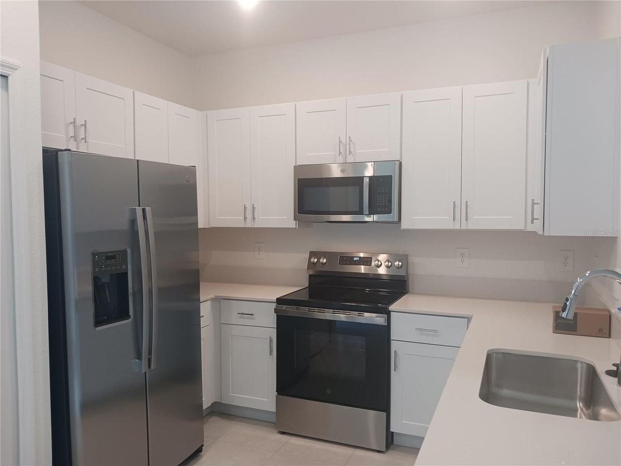 8607 Tropical Aire Ln - Photo 3 of 13