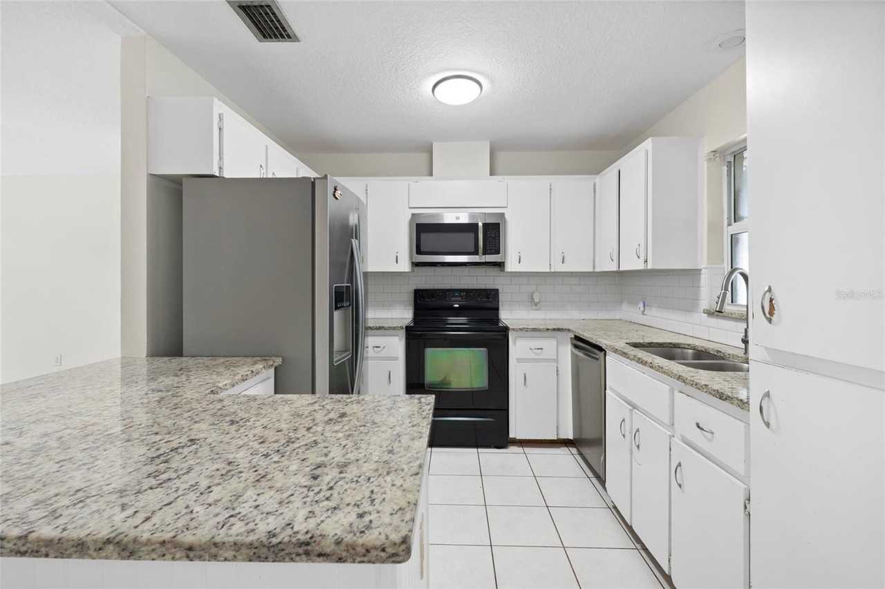 17951 Dangler Rd - Photo 7 of 34