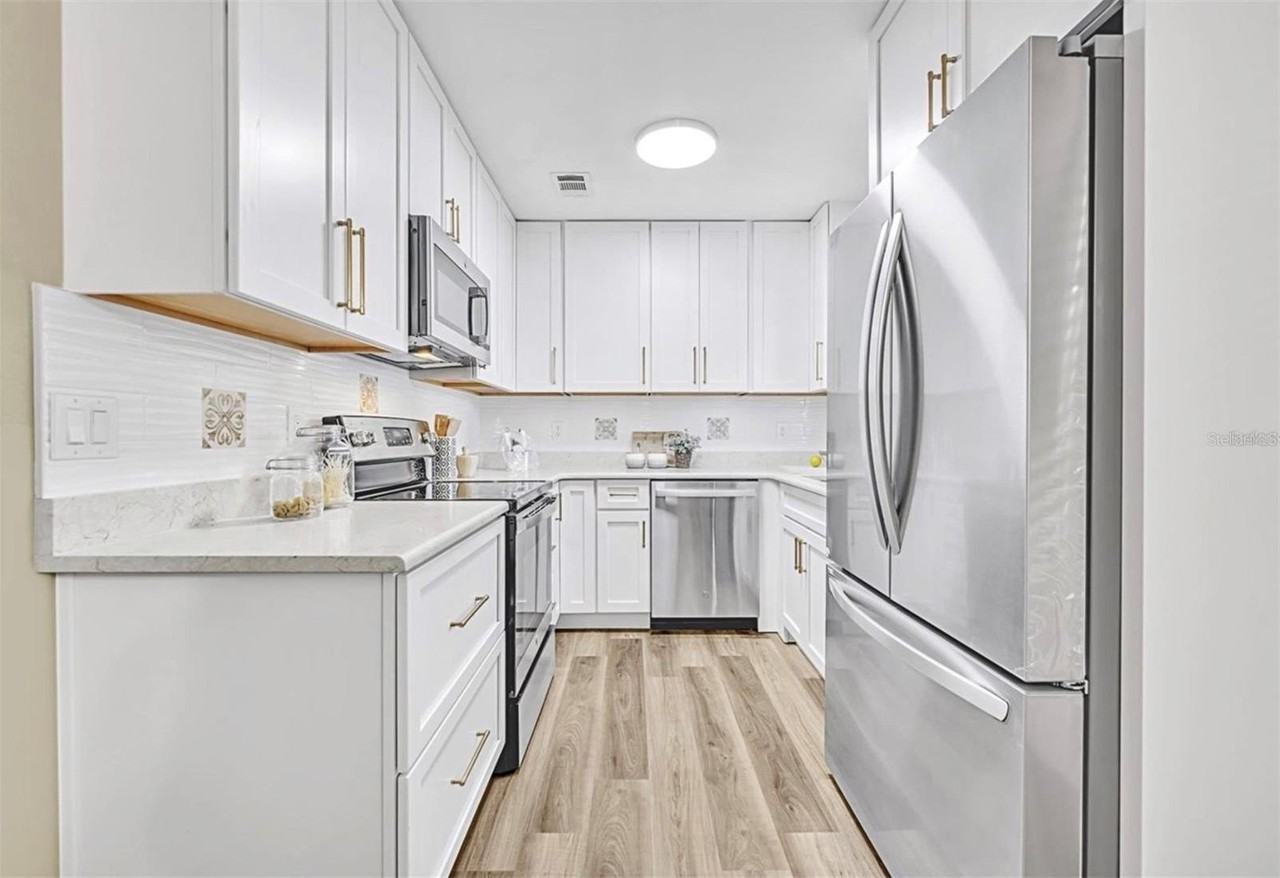 1416 E 20th St - Photo 3 of 10