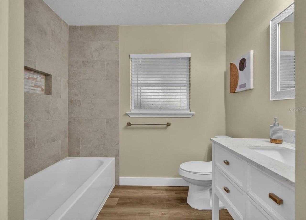 1416 E 20th St - Photo 5 of 10