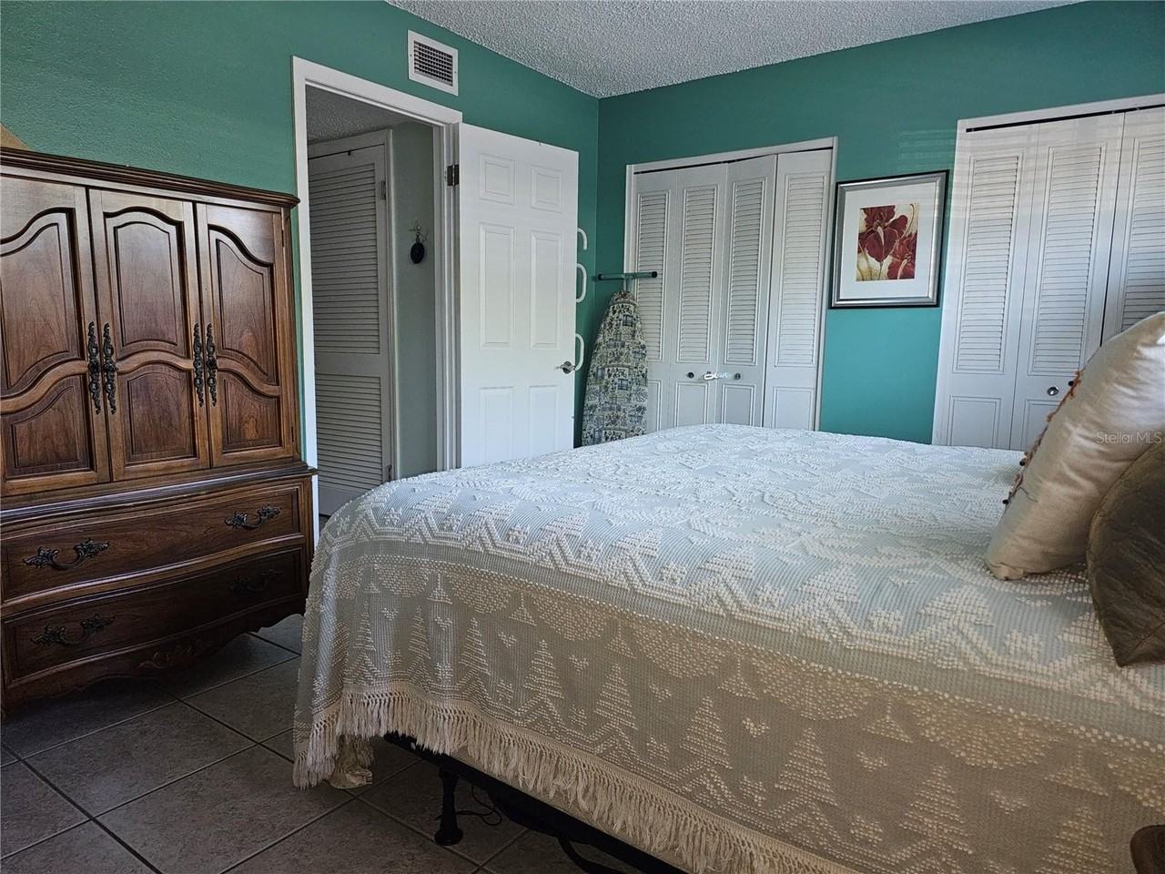 2525 W Bay Dr #A13 - Photo 4 of 23