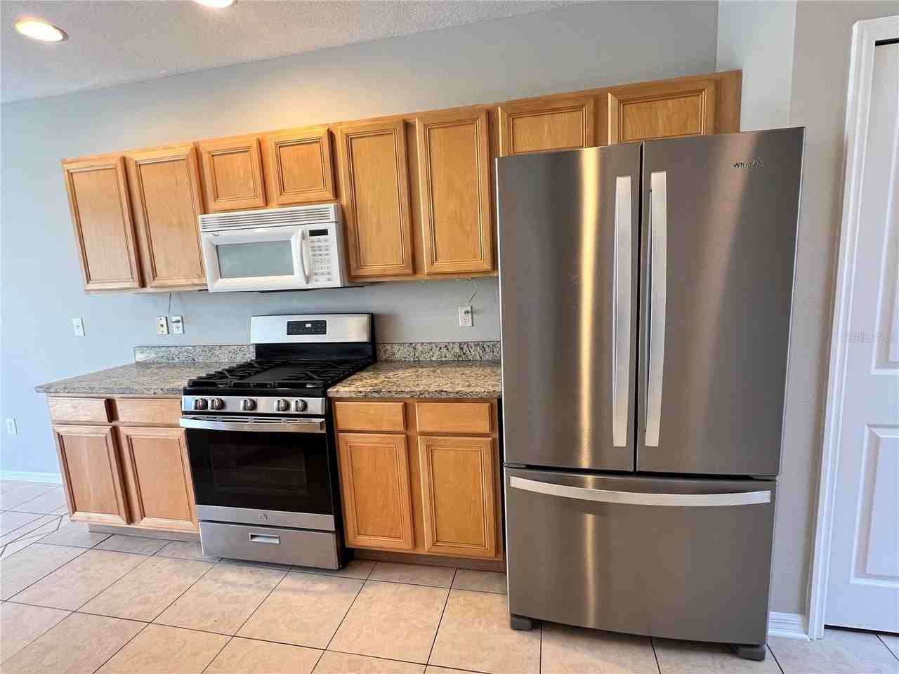 10008 Tate Ln - Photo 2 of 22