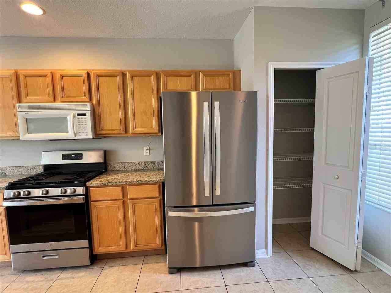10008 Tate Ln - Photo 3 of 22