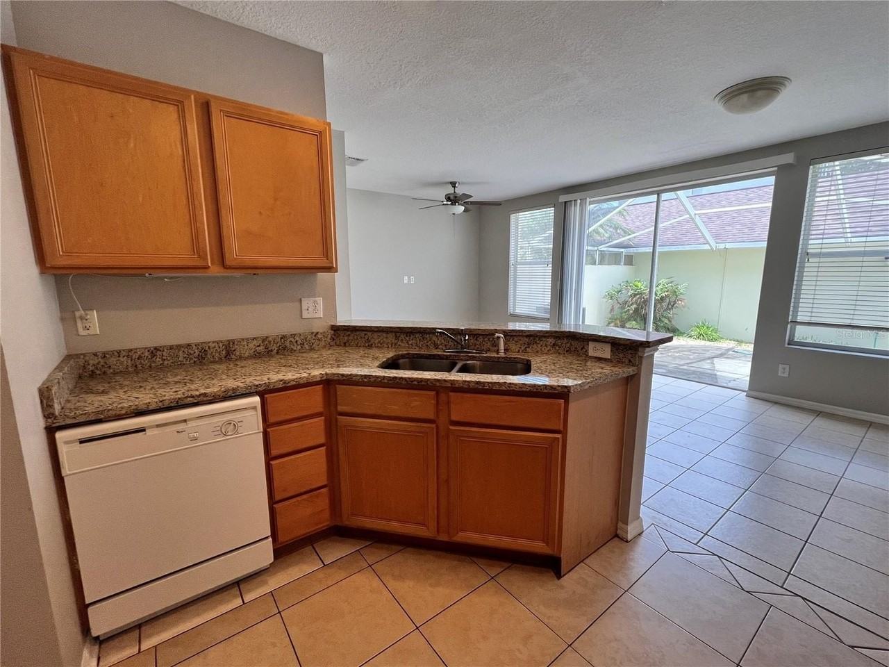 10008 Tate Ln - Photo 4 of 22