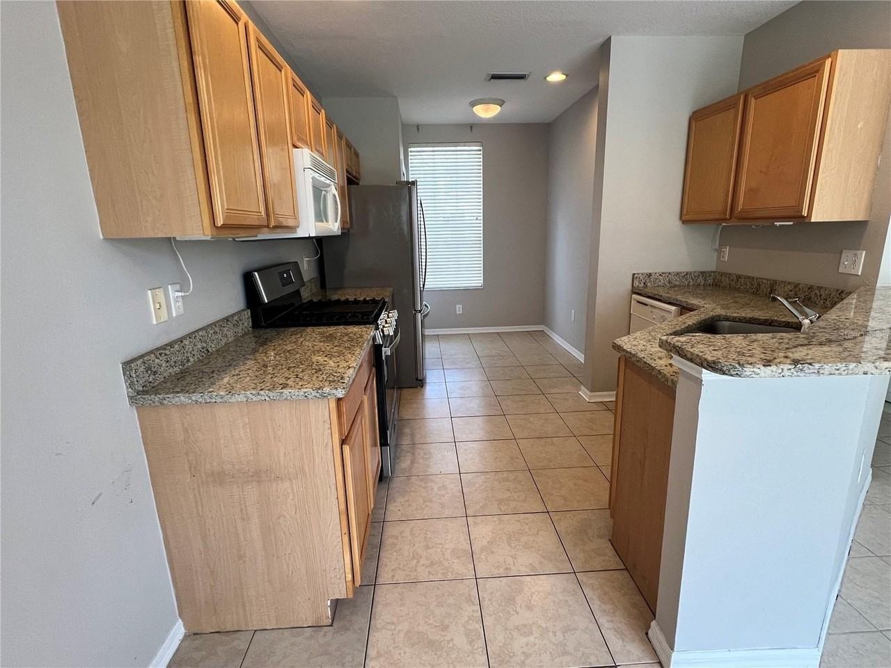 10008 Tate Ln - Photo 5 of 22