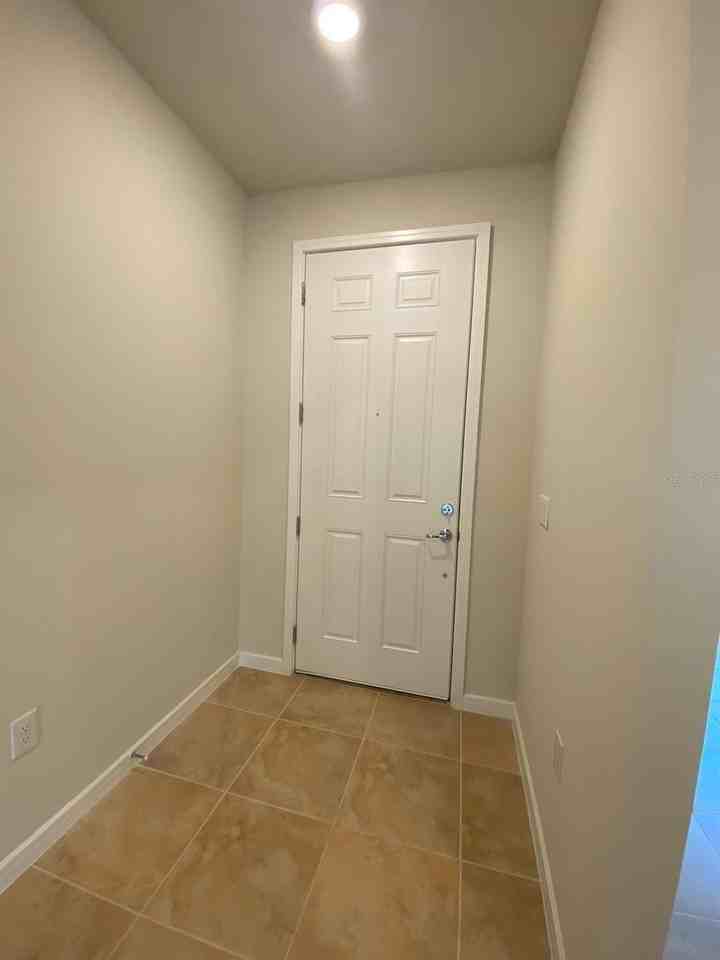 5060 Sparkling Water Way - Photo 2 of 41