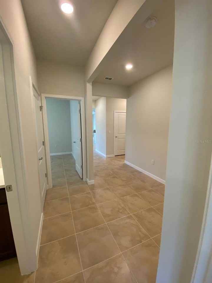 5060 Sparkling Water Way - Photo 4 of 41