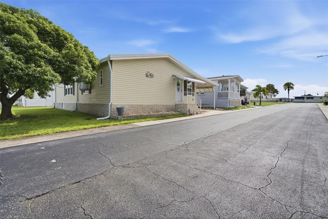7 Frangipani Cir - Photo 2 of 31