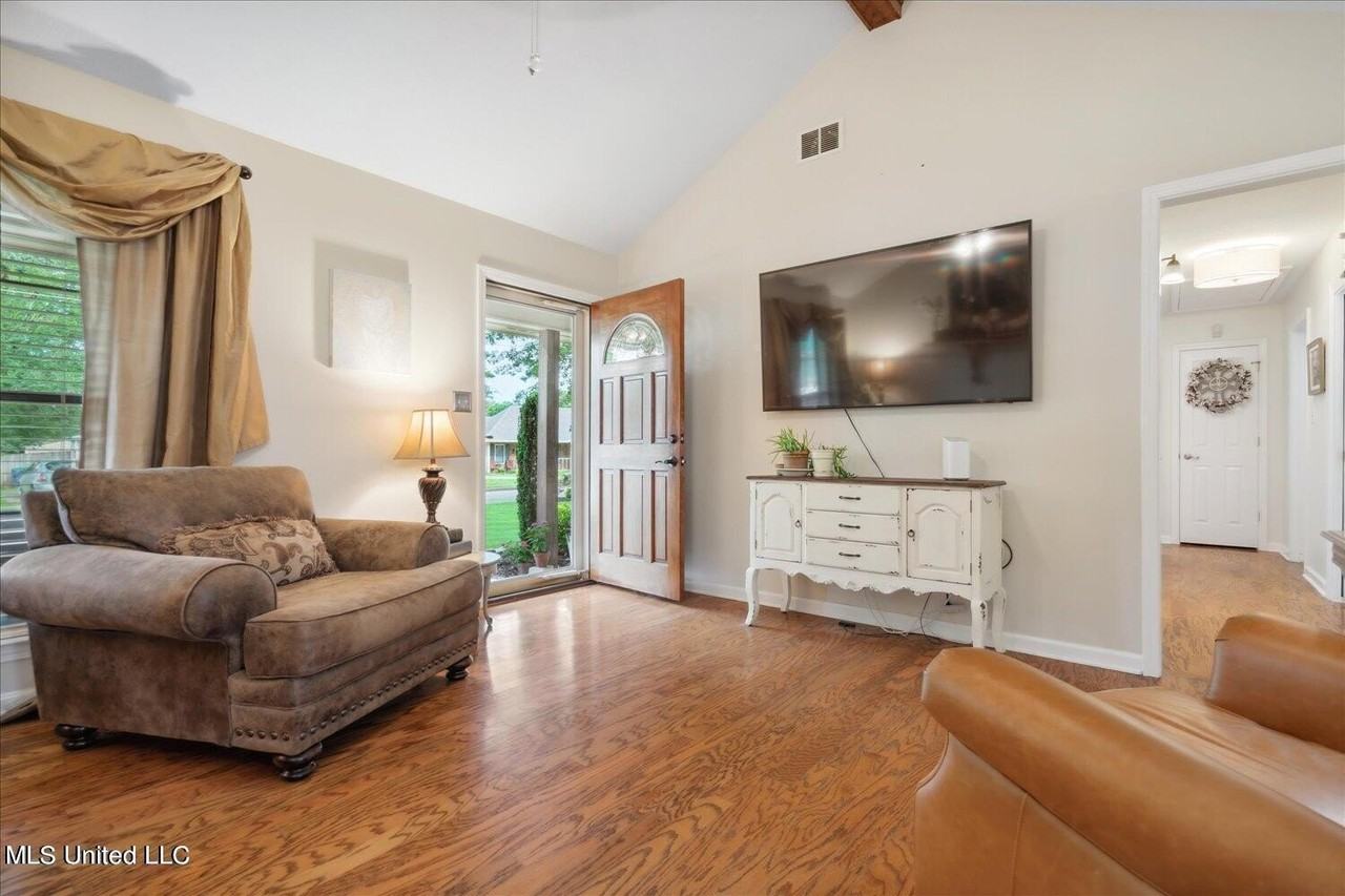6772 Ashland Dr - Photo 3 of 25