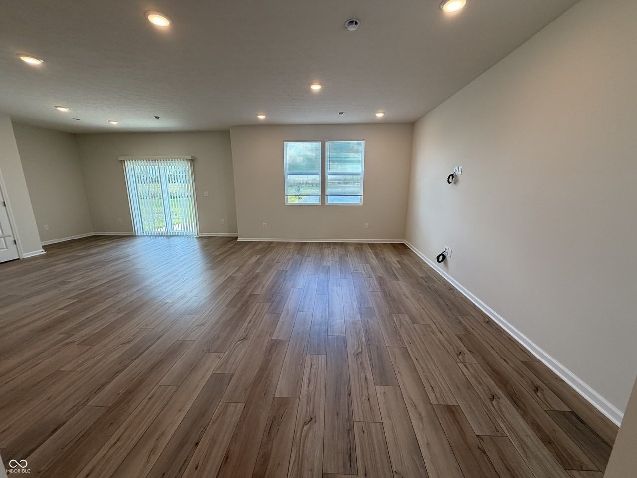 3828 Sterling Dr - Photo 5 of 25