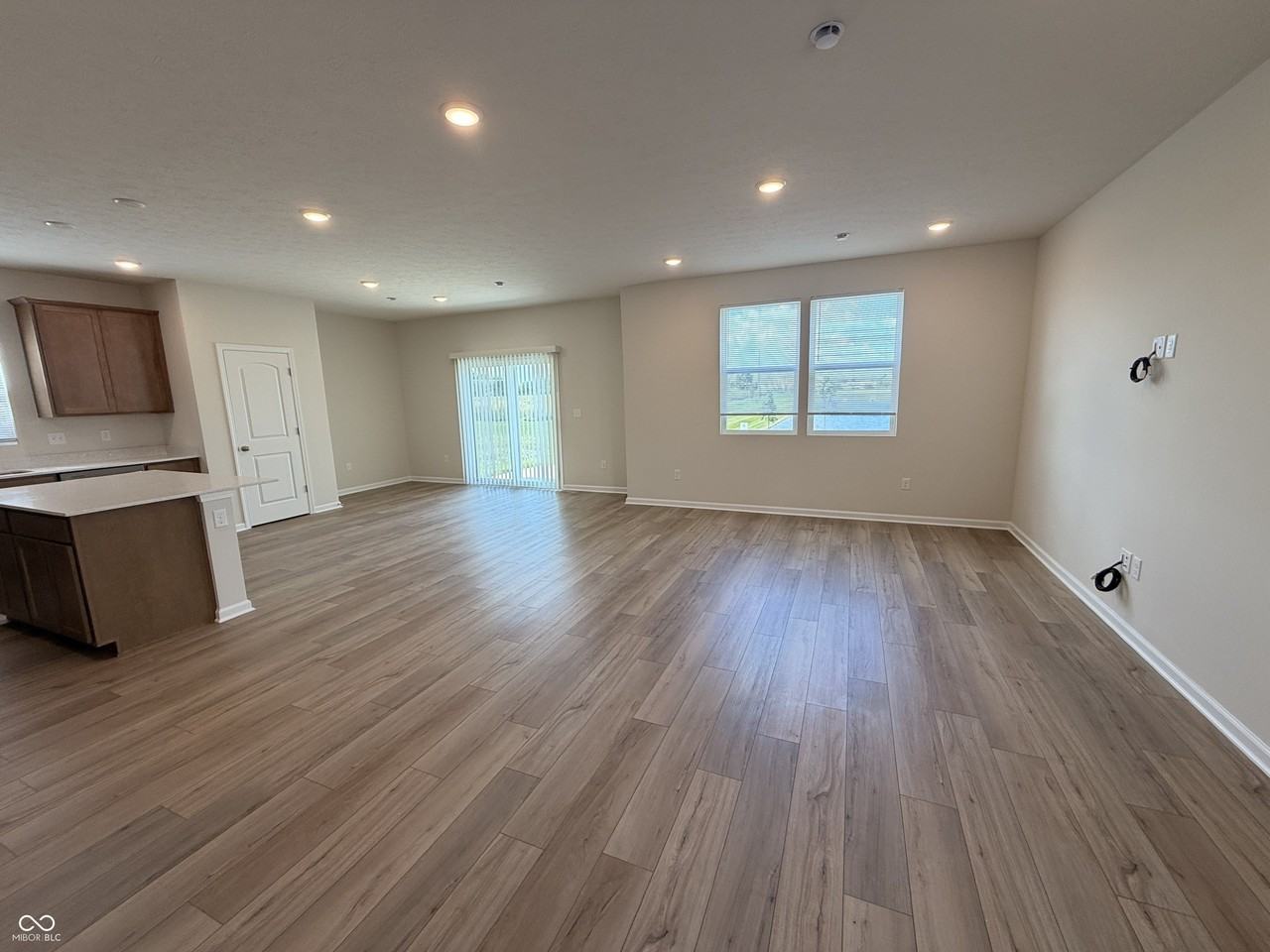3828 Sterling Dr - Photo 6 of 25