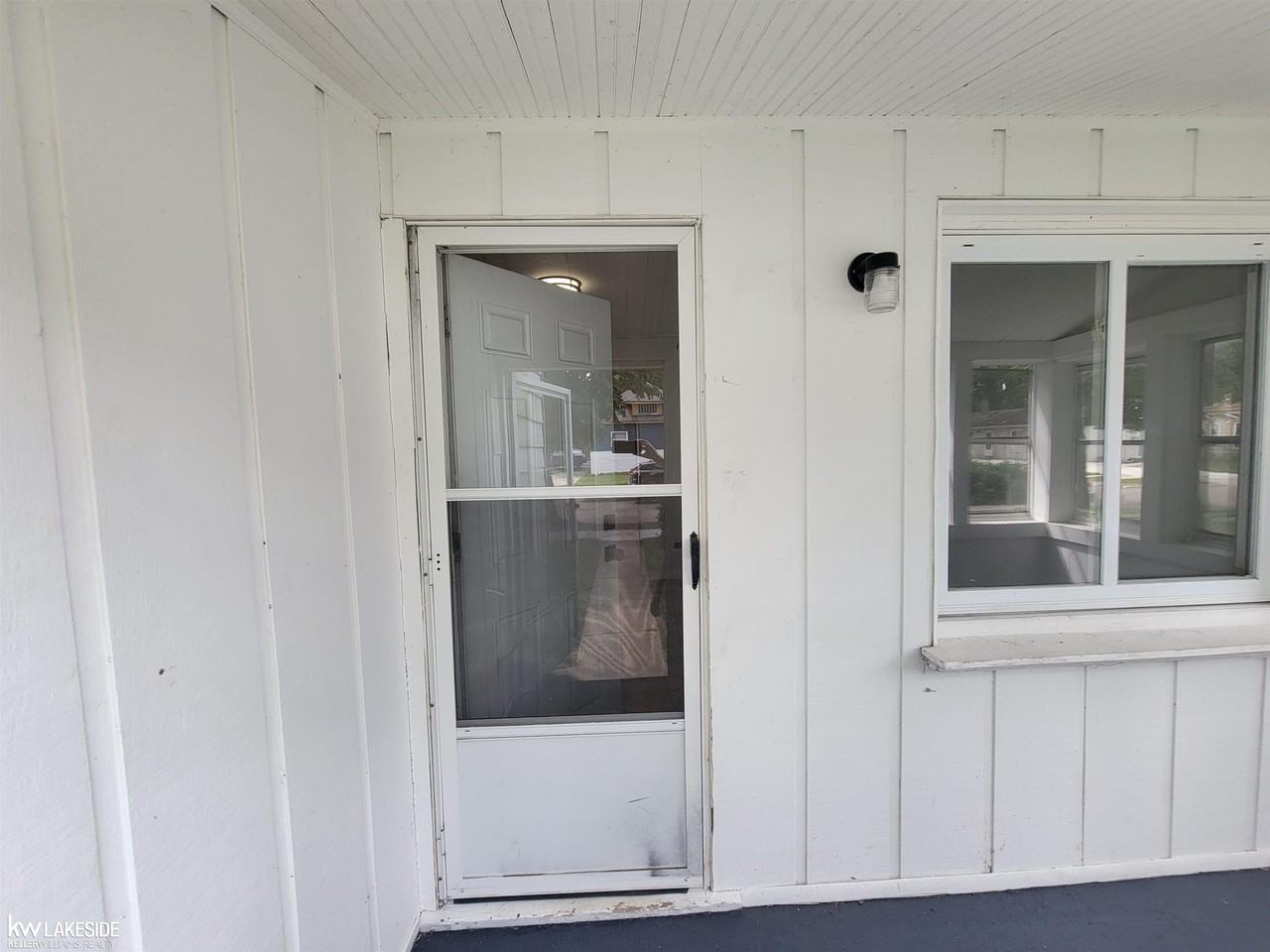 130 Meadle St - Photo 4 of 44