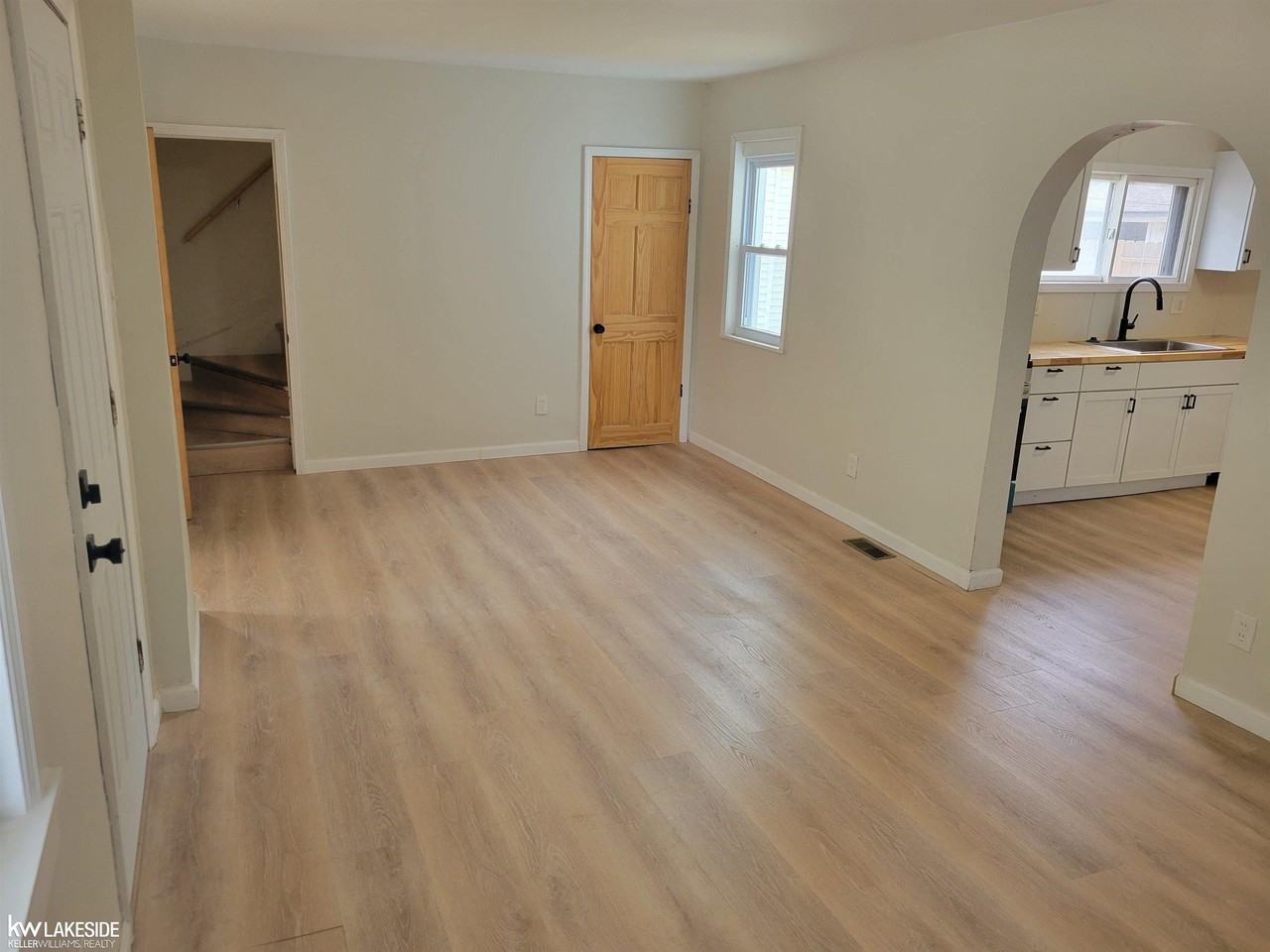 130 Meadle St - Photo 5 of 44