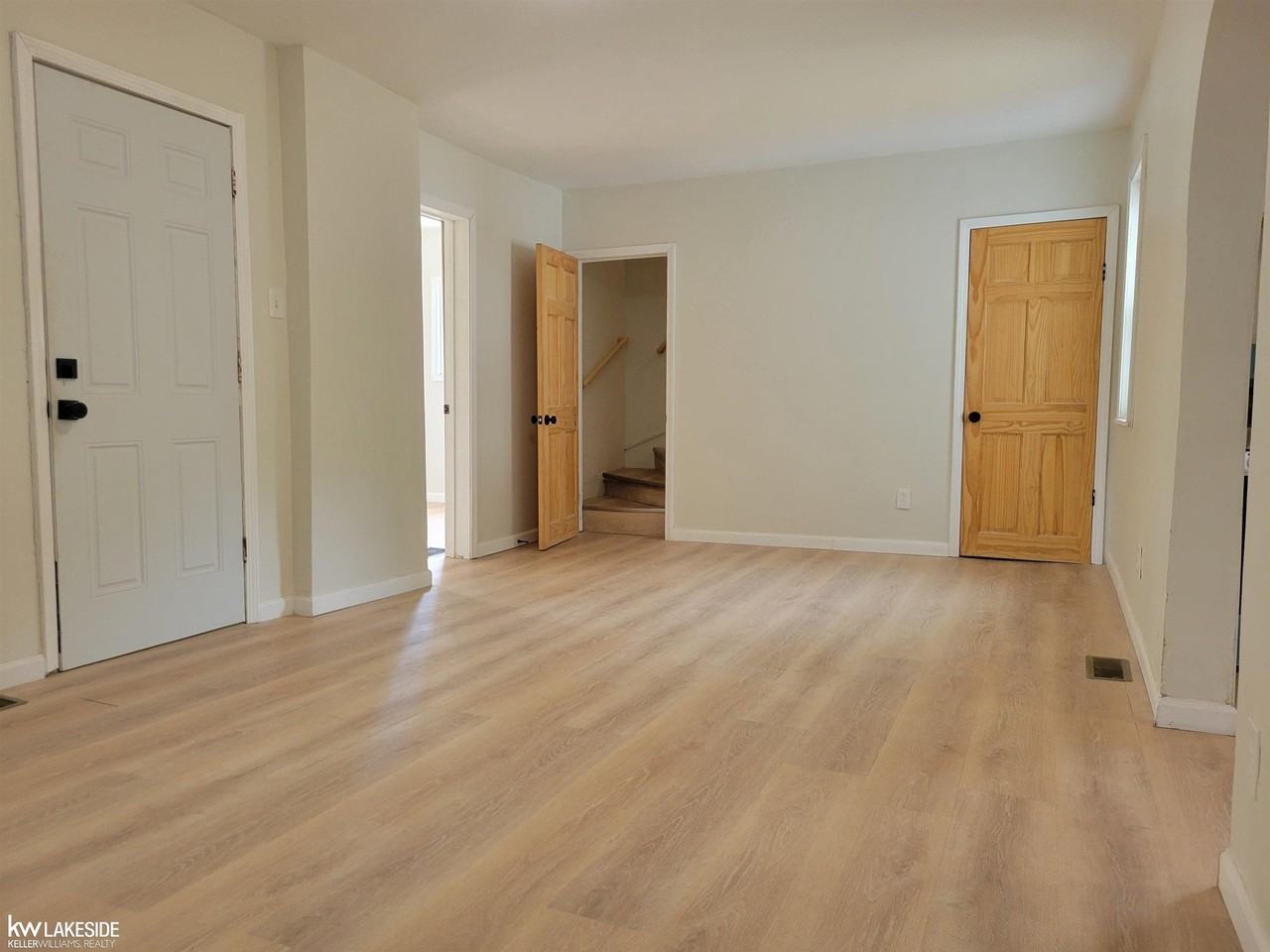 130 Meadle St - Photo 6 of 44