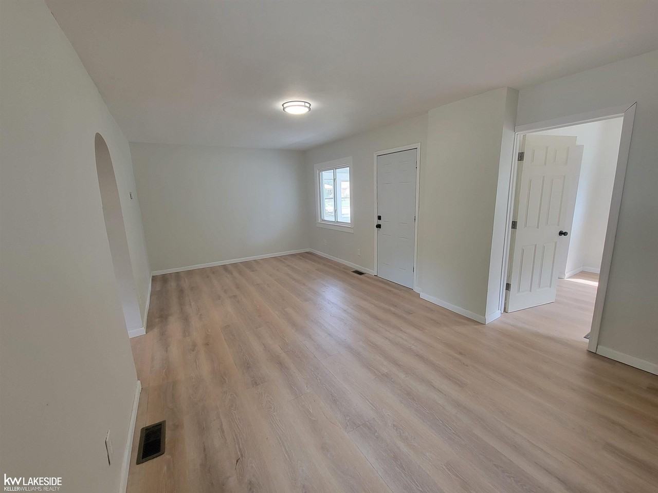 130 Meadle St - Photo 7 of 44