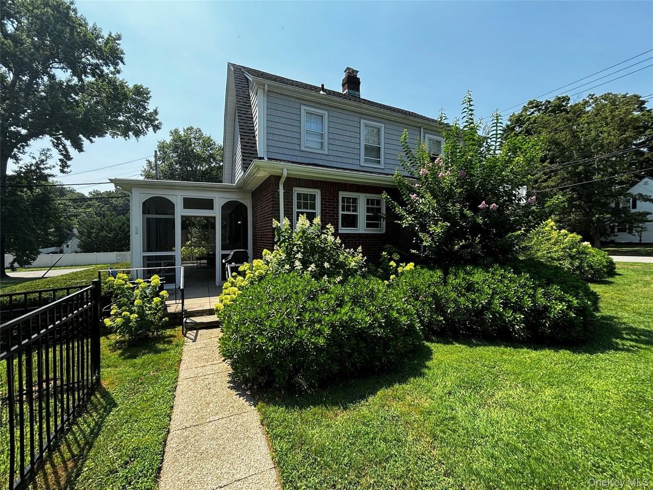 160 W Neck Rd - Photo 3 of 8