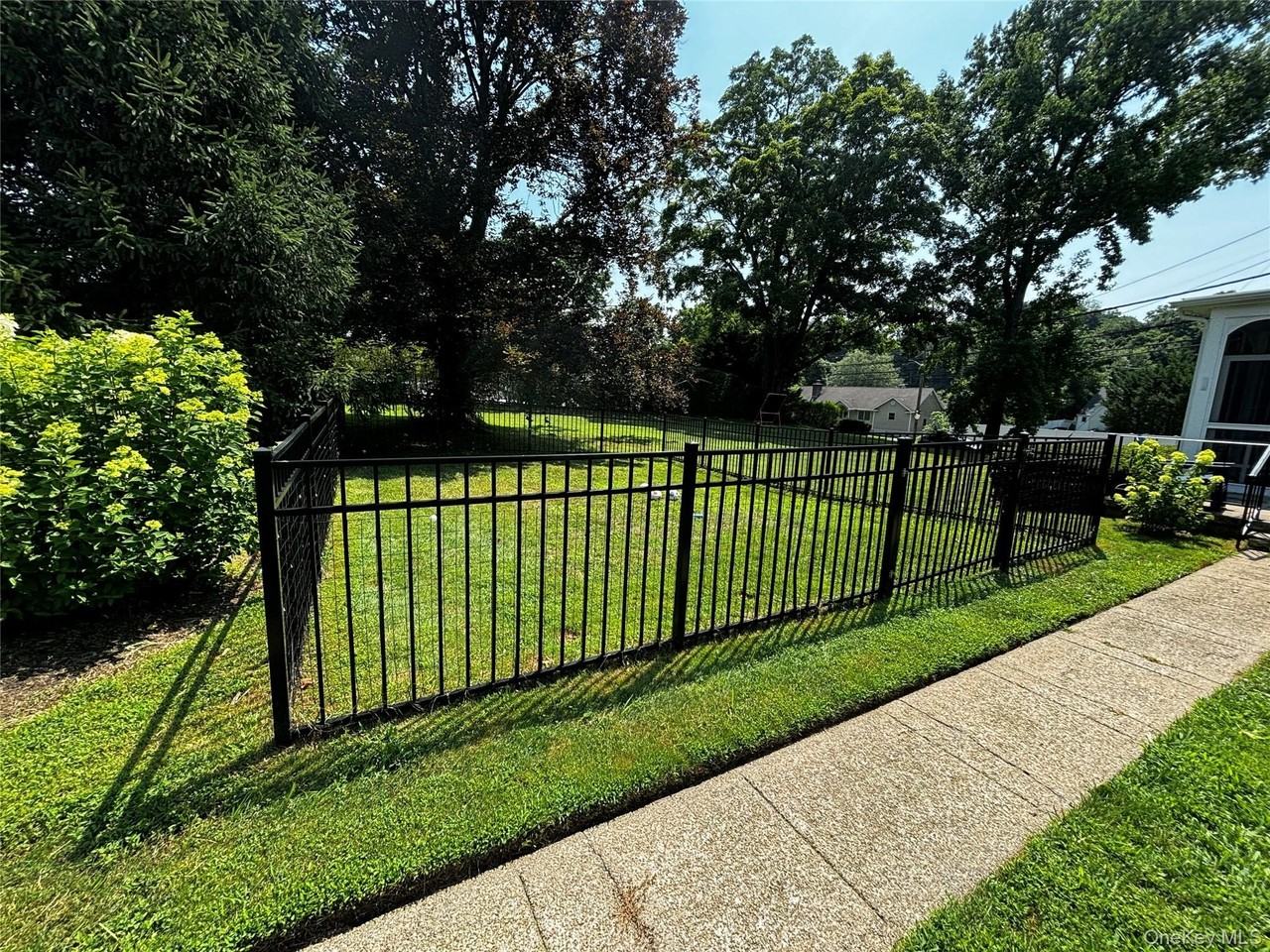 160 W Neck Rd - Photo 4 of 8