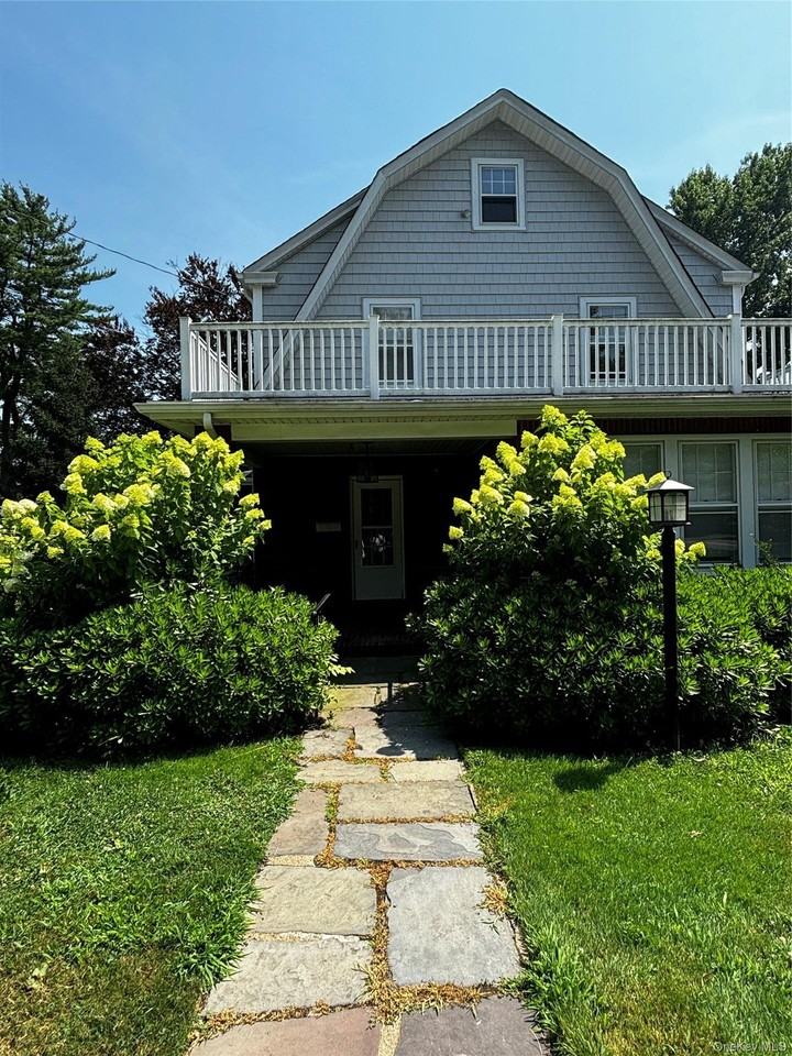 160 W Neck Rd - Photo 6 of 8
