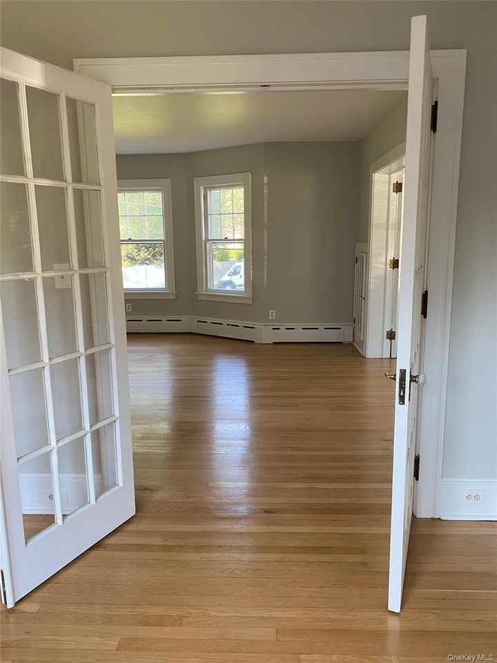160 W Neck Rd - Photo 7 of 8