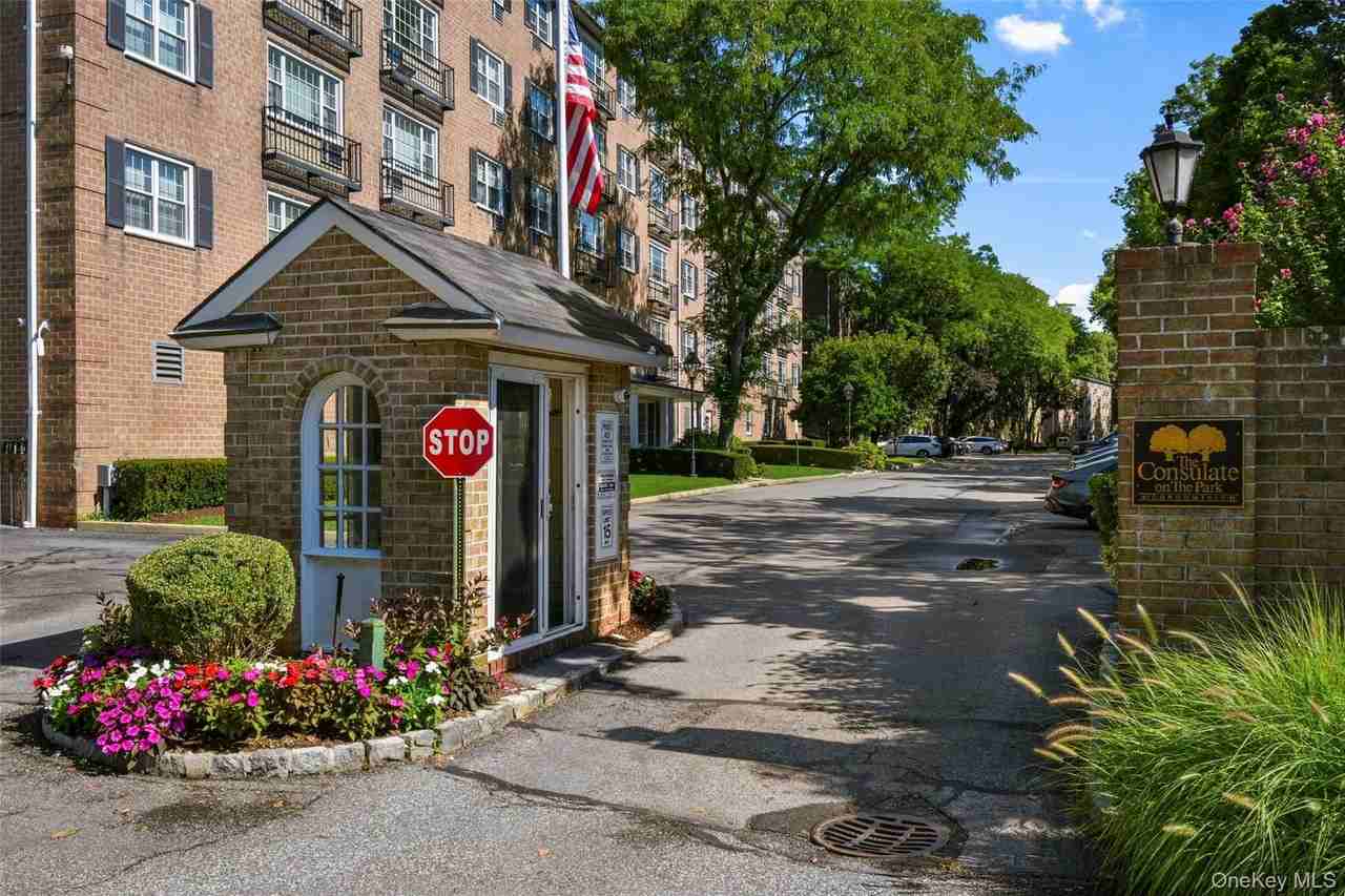 1 Consulate Dr Ste 1 #3F