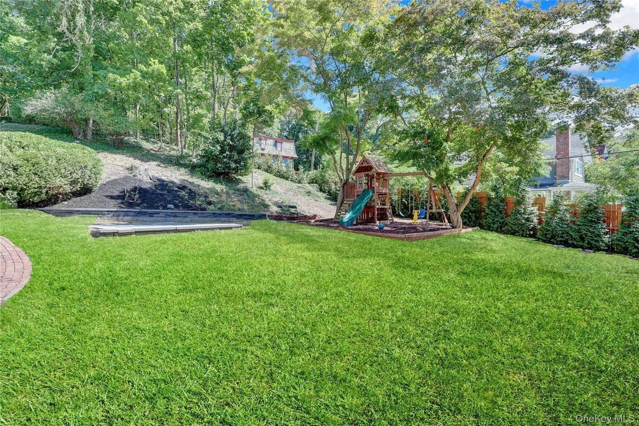 324 Woodbine Ave - Photo 7 of 36