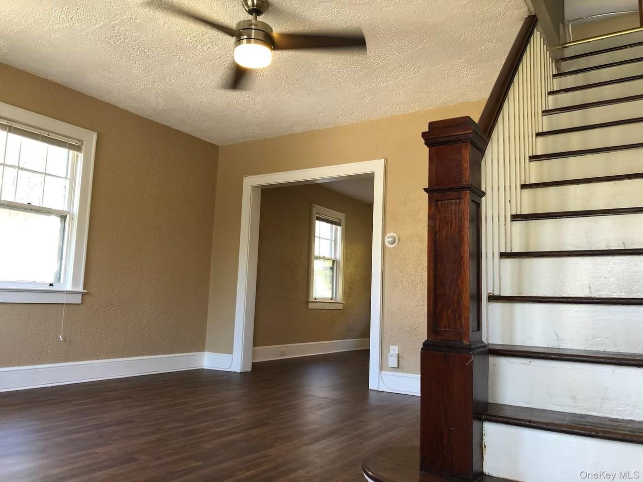 48 Gordon Ave - Photo 4 of 30