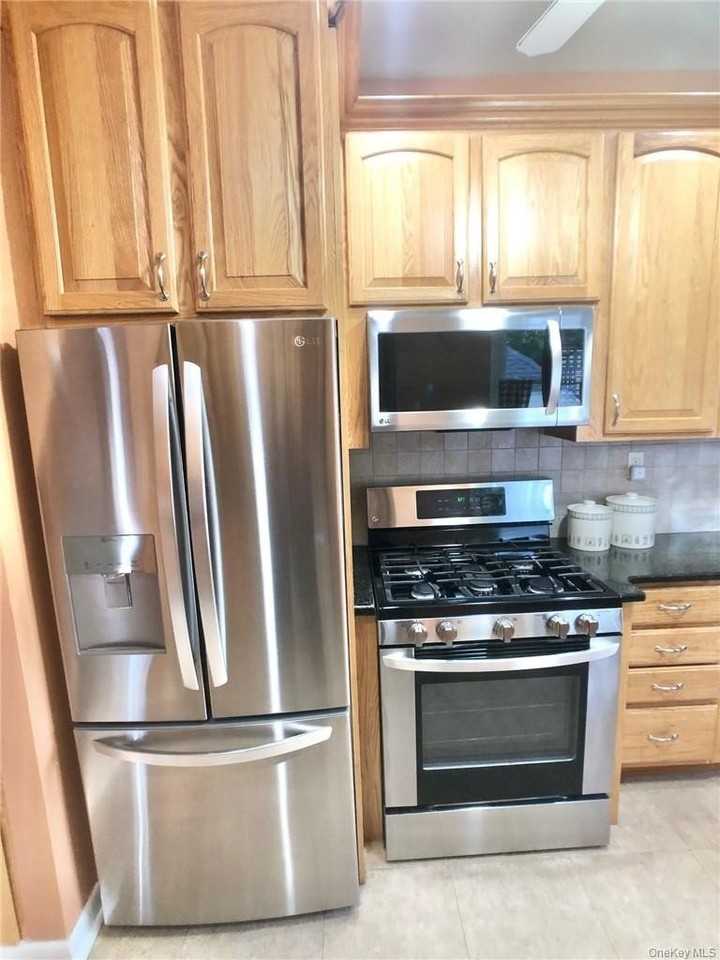 72 Stewart Ave - Photo 2 of 21