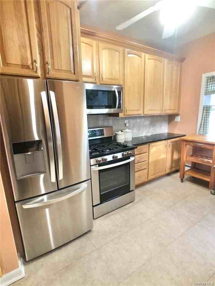72 Stewart Ave - Photo 3 of 21
