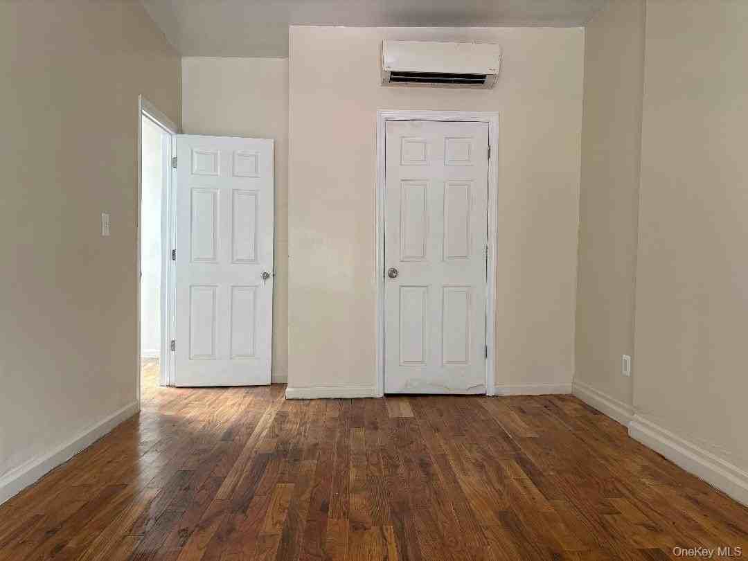 342 E 194th St - Photo 4 of 9