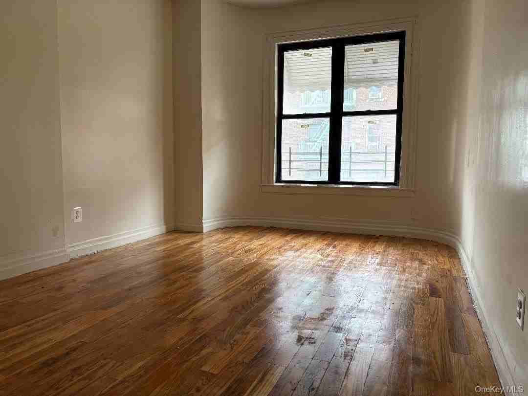 342 E 194th St - Photo 5 of 9