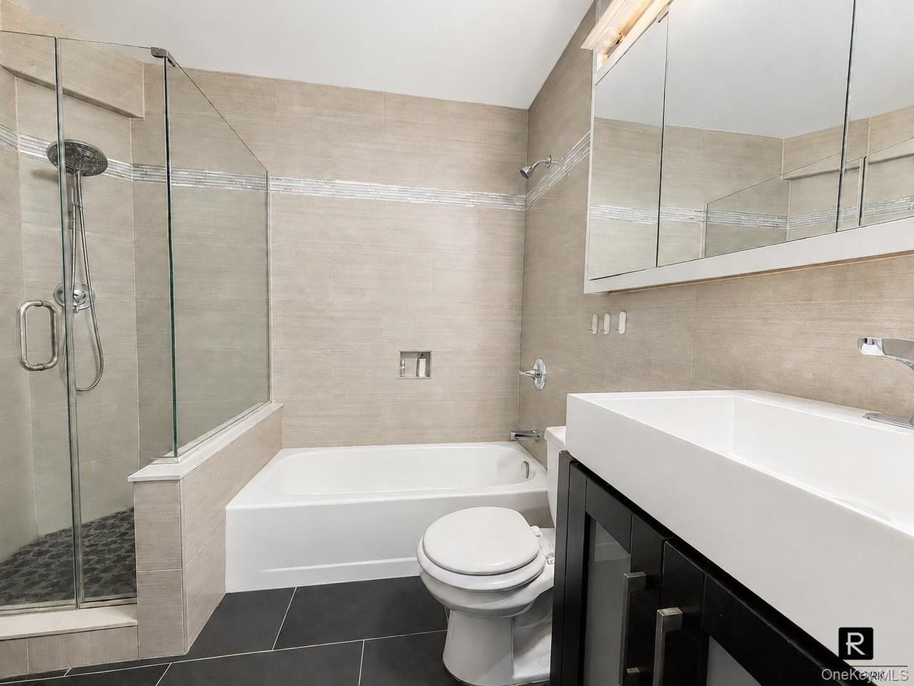 415 E 37th St #29F - Photo 5 of 20