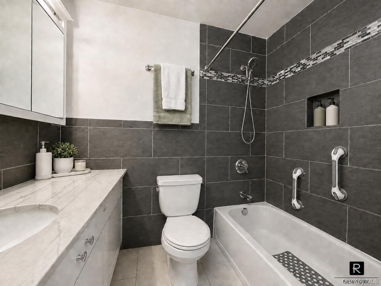 415 E 37th St #29F - Photo 7 of 20
